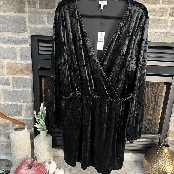 The Get Velour Wrap Dress - Picture 2 of 7